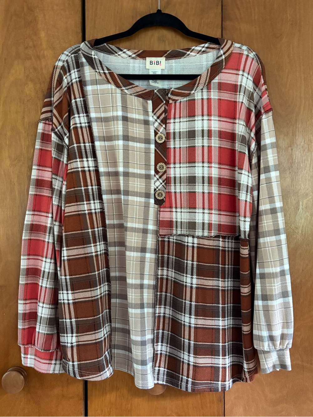 BIBI Long Sleeve Plaid Colorblock Top Fixed Wood Buttons Size Large Soft GUC